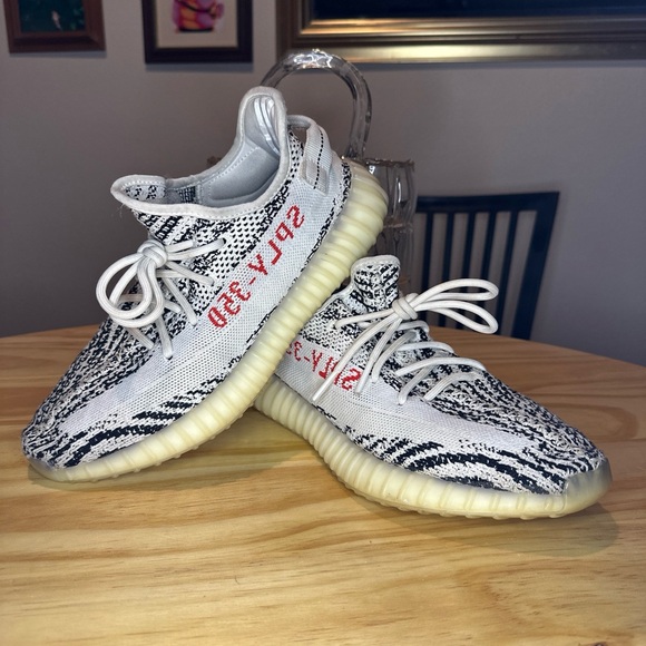 Size 9 - ADIDAS Yeezy Boost 350 V2 Low Zebra - Picture 1 of 6